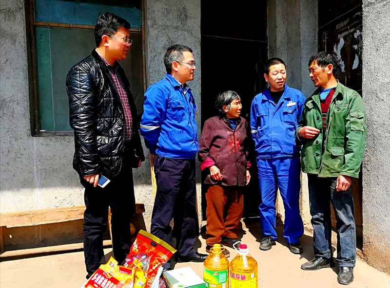 劉衛(wèi)星率物流中心慰問扶貧對象寧方忠